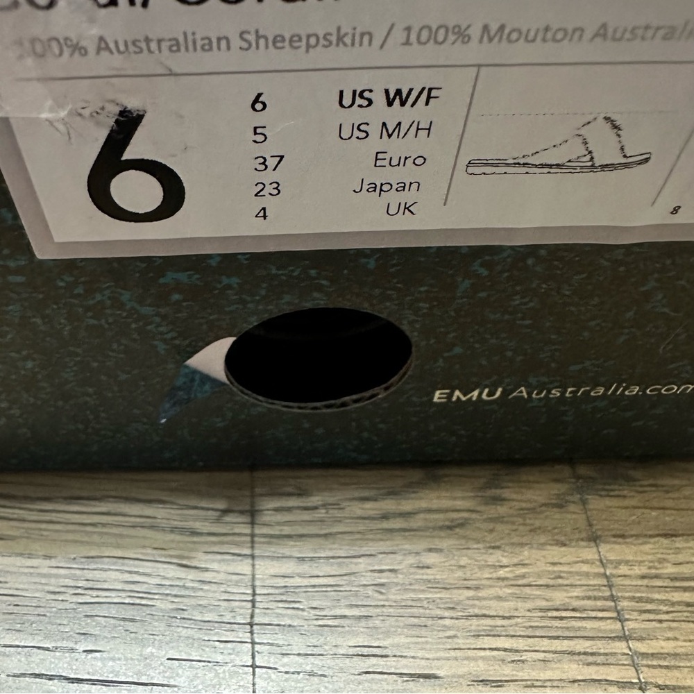 EMU Australia Mayberry Sheepskin Crossover Slipper NIB Size US 6 - Picture 4 of 4